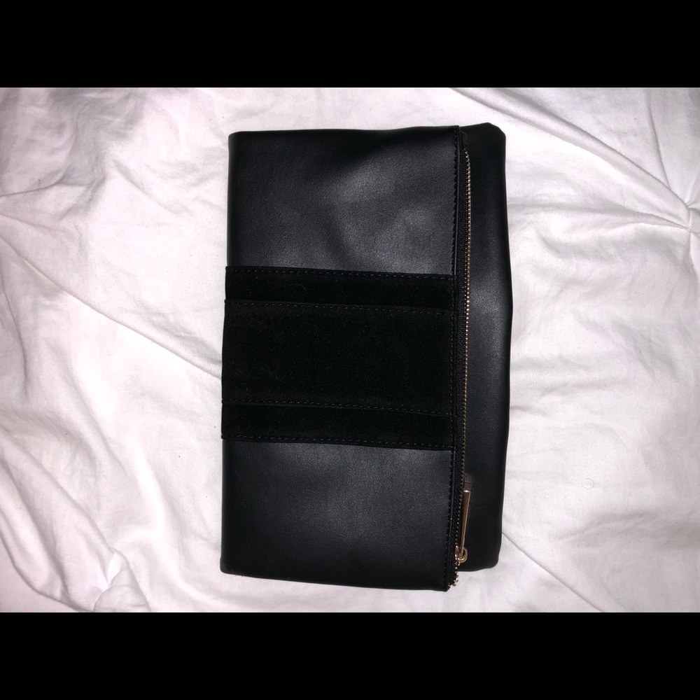 Black clutch